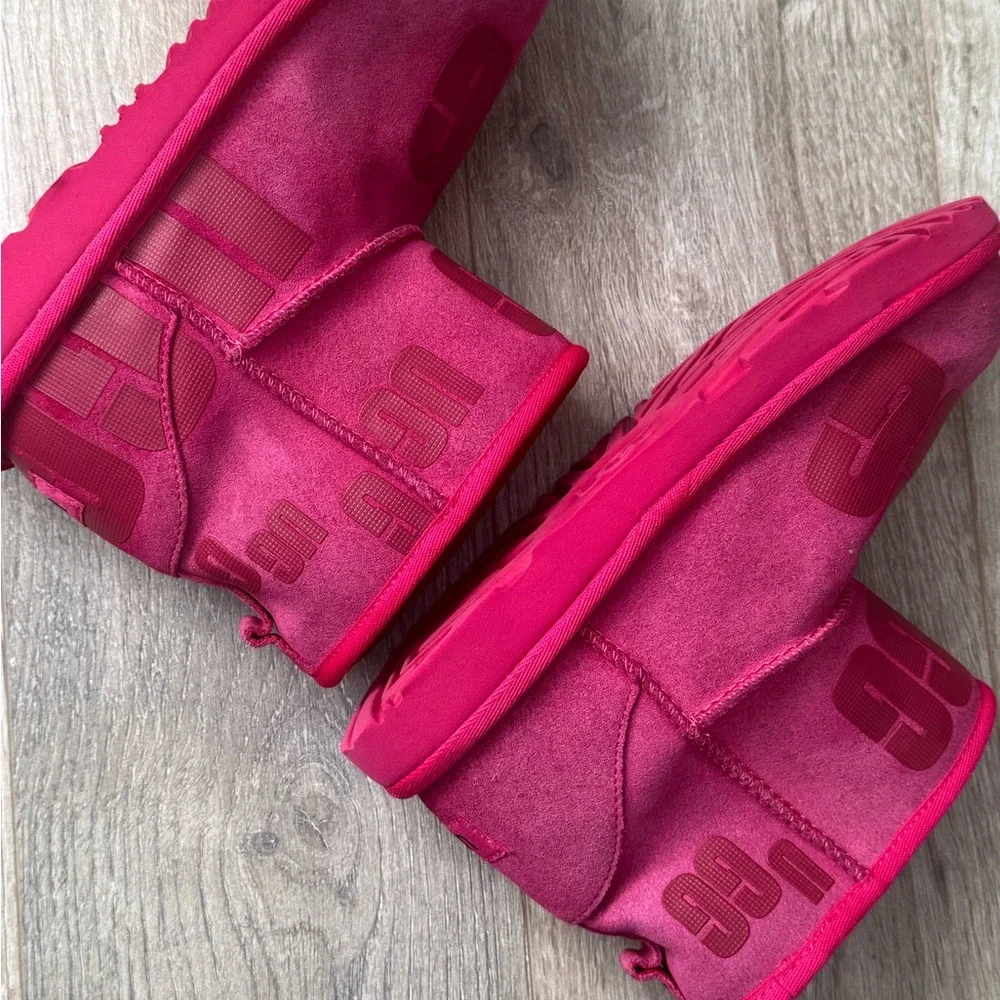 UGG Girl Vibrant Pink Suede Winter Boots Size 3